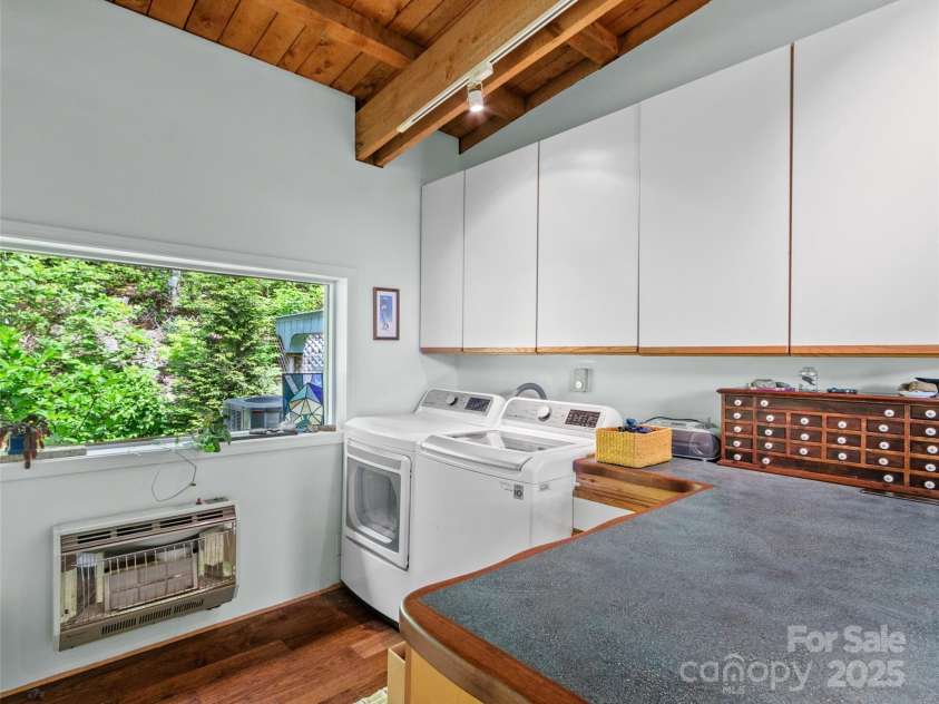 319 Twilight Way, Burnsville, NC 28714.  MLS# CAR4256310, YatesRealty ID 13719. 