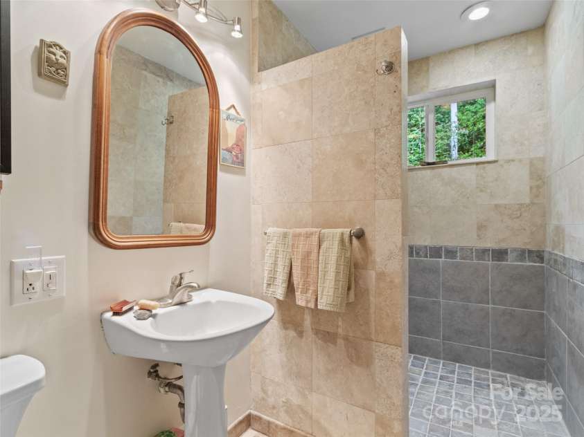 319 Twilight Way, Burnsville, NC 28714.  MLS# CAR4256310, YatesRealty ID 13719. 