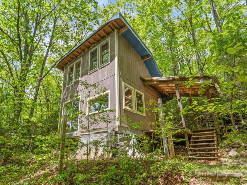 319 Twilight Way, Burnsville, NC 28714.  MLS# CAR4256310, YatesRealty ID 13719. 