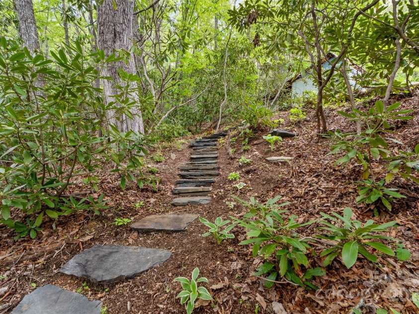 319 Twilight Way, Burnsville, NC 28714.  MLS# CAR4256310, YatesRealty ID 13719. 