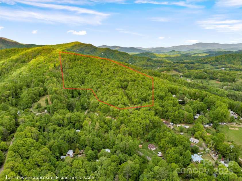 319 Twilight Way, Burnsville, NC 28714.  MLS# CAR4256310, YatesRealty ID 13719. 