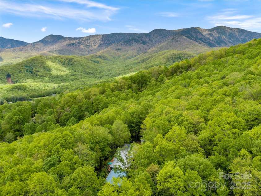 319 Twilight Way, Burnsville, NC 28714.  MLS# CAR4256310, YatesRealty ID 13719. 