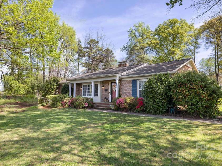 5431 Park Road, Charlotte, NC 28209.  MLS# CAR4205433, YatesRealty ID 1372. 