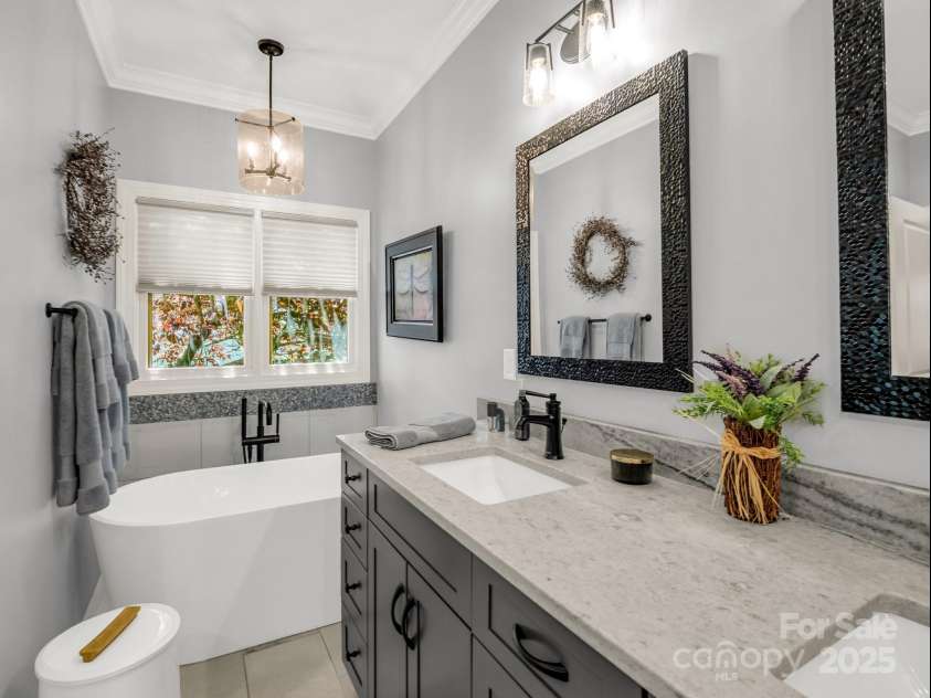 1903 Country Club Road, Hendersonville, NC 28739.  MLS# CAR4258556, YatesRealty ID 13720. Primary bath with soaking tub