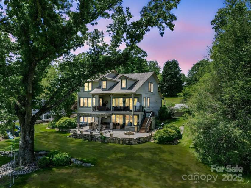 1903 Country Club Road, Hendersonville, NC 28739.  MLS# CAR4258556, YatesRealty ID 13720. Welcome to 1903 Country Club Road!