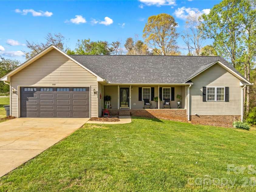 105 Saddlewood Lane, Statesville, NC 28625.  MLS# CAR4366940, YatesRealty ID 13722. 
