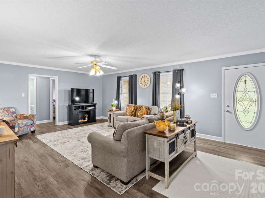 105 Saddlewood Lane, Statesville, NC 28625.  MLS# CAR4366940, YatesRealty ID 13722. 