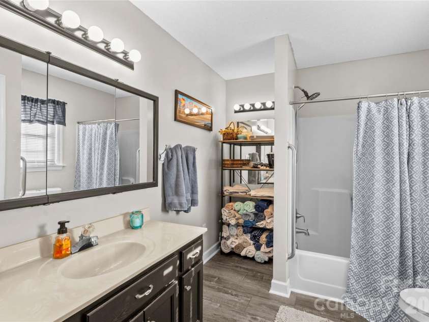 105 Saddlewood Lane, Statesville, NC 28625.  MLS# CAR4366940, YatesRealty ID 13722. 