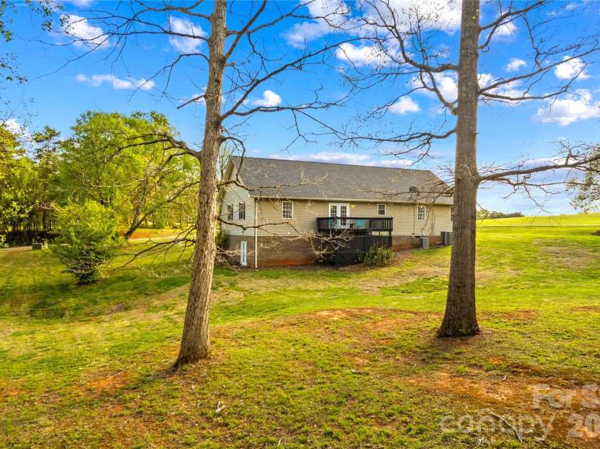 105 Saddlewood Lane, Statesville, NC 28625.  MLS# CAR4366940, YatesRealty ID 13722. 