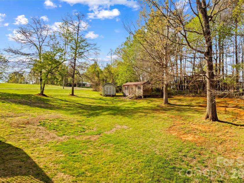 105 Saddlewood Lane, Statesville, NC 28625.  MLS# CAR4366940, YatesRealty ID 13722. 