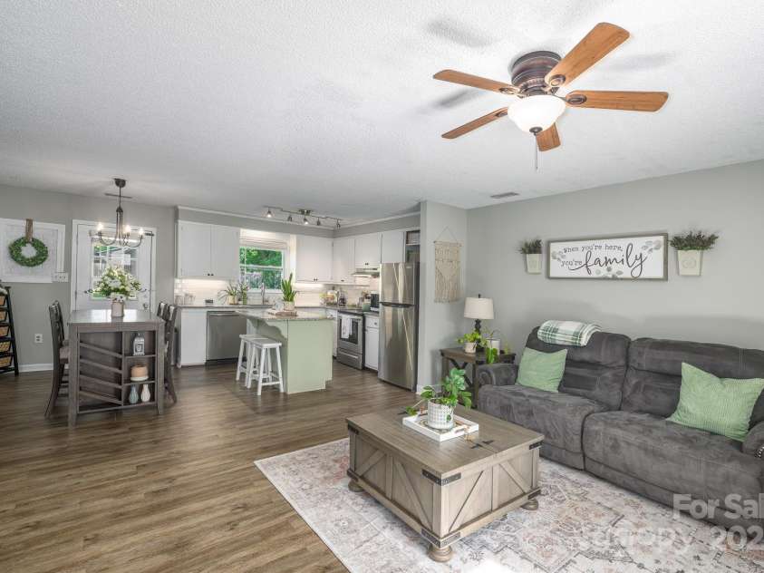 386 Greenlea Circle, Taylorsville, NC 28681.  MLS# CAR4257685, YatesRealty ID 13724. Living room. Open Concept.