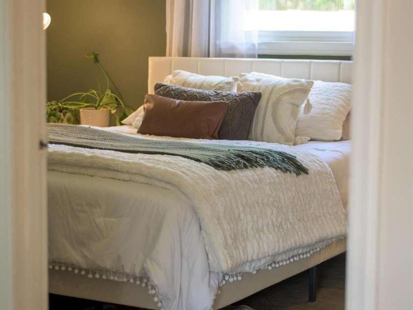 386 Greenlea Circle, Taylorsville, NC 28681.  MLS# CAR4257685, YatesRealty ID 13724. Master bedroom.