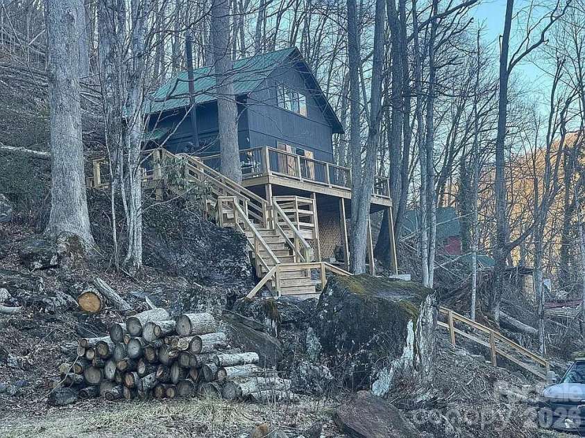 88 Mountain Farm Road, Burnsville, NC 28714.  MLS# CAR4365457, YatesRealty ID 13724. 
