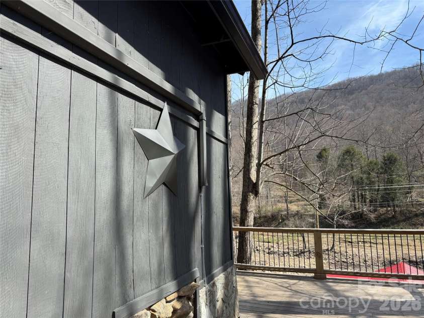 88 Mountain Farm Road, Burnsville, NC 28714.  MLS# CAR4365457, YatesRealty ID 13724. 