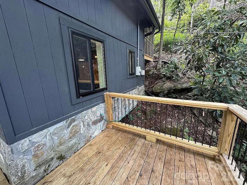 88 Mountain Farm Road, Burnsville, NC 28714.  MLS# CAR4365457, YatesRealty ID 13724. 