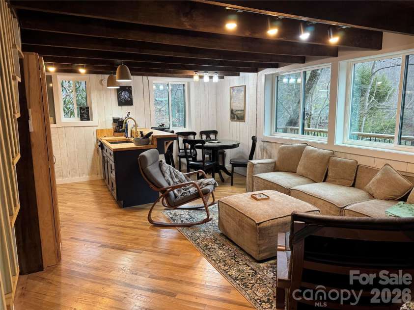 88 Mountain Farm Road, Burnsville, NC 28714.  MLS# CAR4365457, YatesRealty ID 13724. 