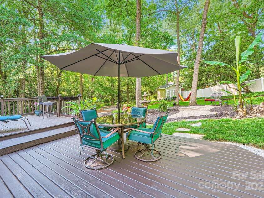 4145 Wall Street, Charlotte, NC 28209.  MLS# CAR4215362, YatesRealty ID 13725. Welcome to your private backyard oasis! This home sits on .64 acres.
