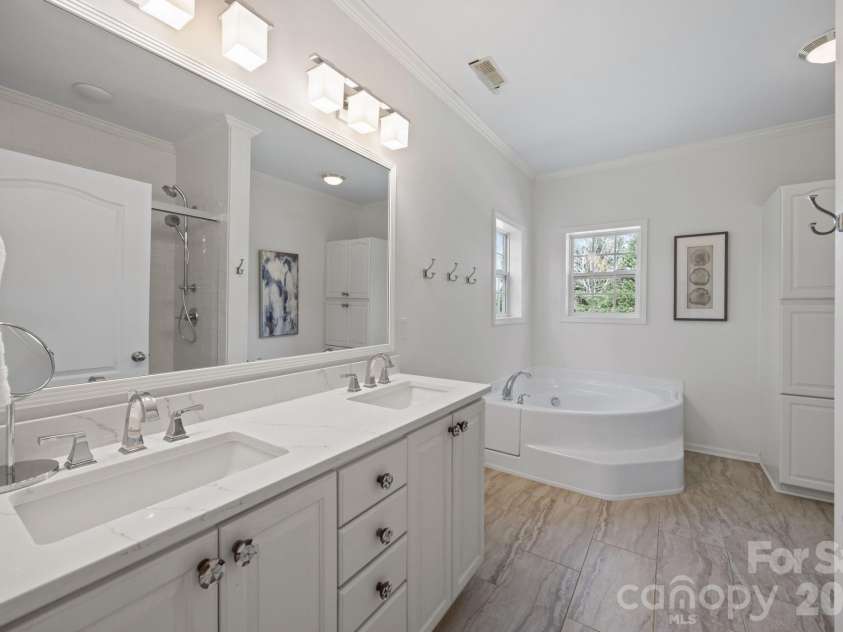 8927 Holdsclaw Road, Terrell, NC 28682.  MLS# CAR4364723, YatesRealty ID 13727. Priamary Bathroom