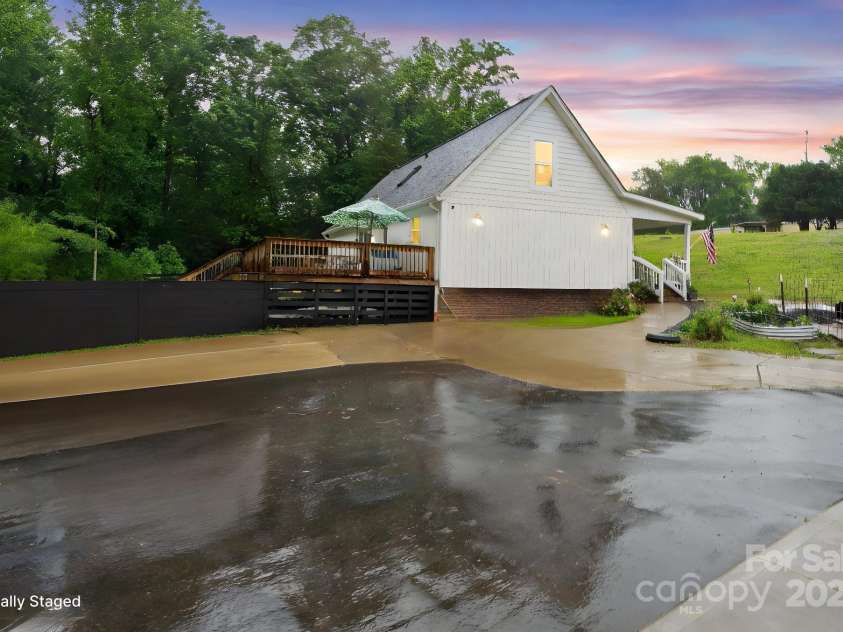 1135 Brook Path Trail, Denver, NC 28037.  MLS# CAR4258460, YatesRealty ID 13728. 