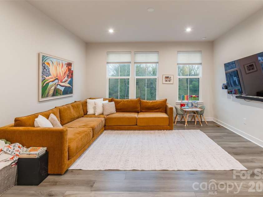 924 Broad River Lane, Charlotte, NC 28211.  MLS# CAR4353408, YatesRealty ID 13728. 