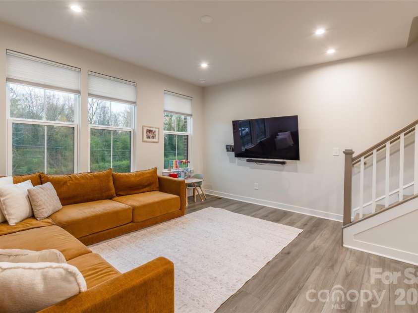 924 Broad River Lane, Charlotte, NC 28211.  MLS# CAR4353408, YatesRealty ID 13728. 