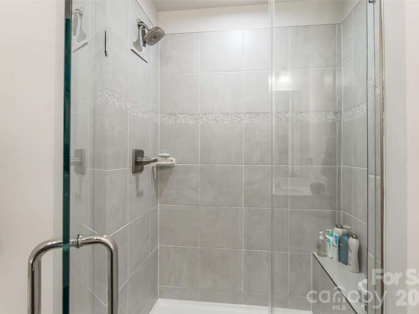 924 Broad River Lane, Charlotte, NC 28211.  MLS# CAR4353408, YatesRealty ID 13728. 