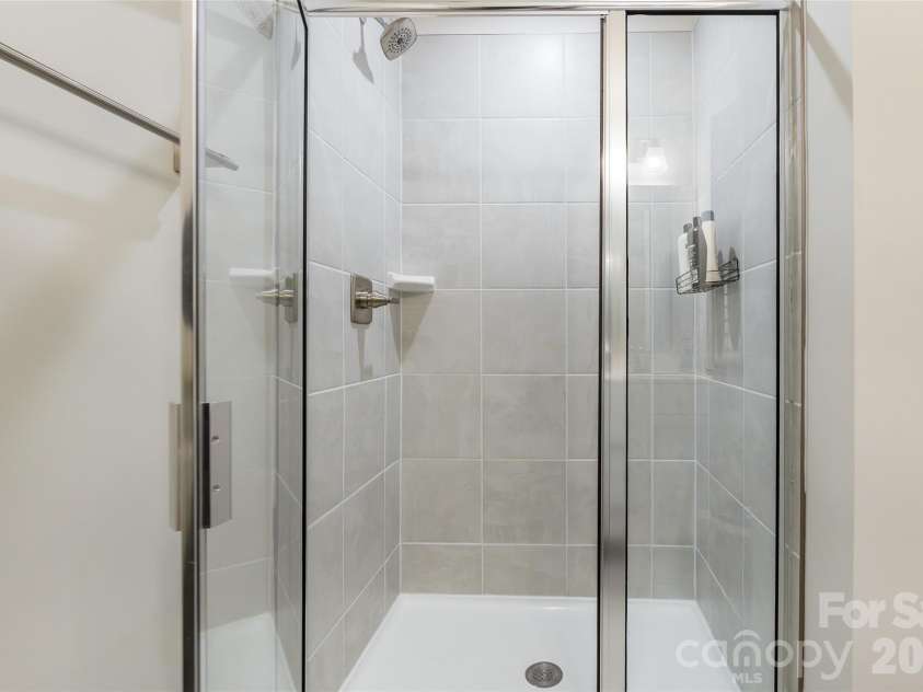 924 Broad River Lane, Charlotte, NC 28211.  MLS# CAR4353408, YatesRealty ID 13728. 