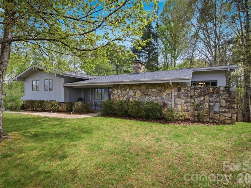 122 Lake Club Drive, Nebo, NC 28761.  MLS# CAR4369546, YatesRealty ID 13729. Front View