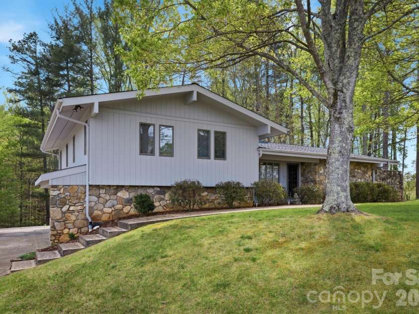 122 Lake Club Drive, Nebo, NC 28761.  MLS# CAR4369546, YatesRealty ID 13729. Front View