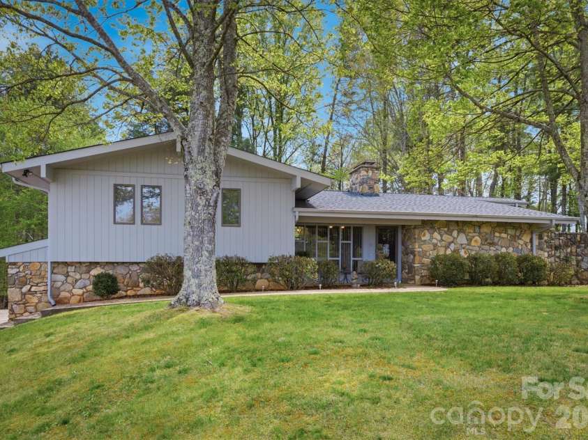 122 Lake Club Drive, Nebo, NC 28761.  MLS# CAR4369546, YatesRealty ID 13729. Front View