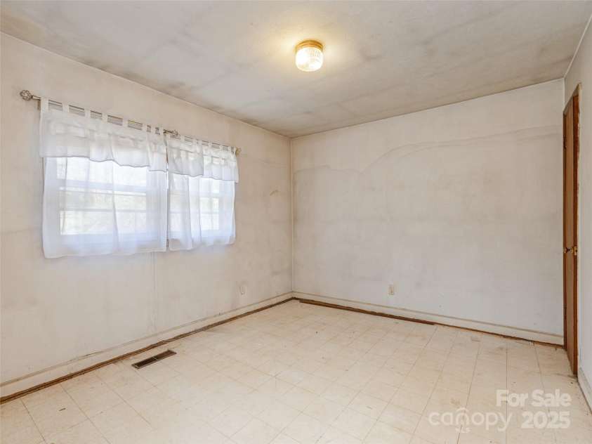 54 Melton Drive, Fletcher, NC 28732.  MLS# CAR4224564, YatesRealty ID 1373. 