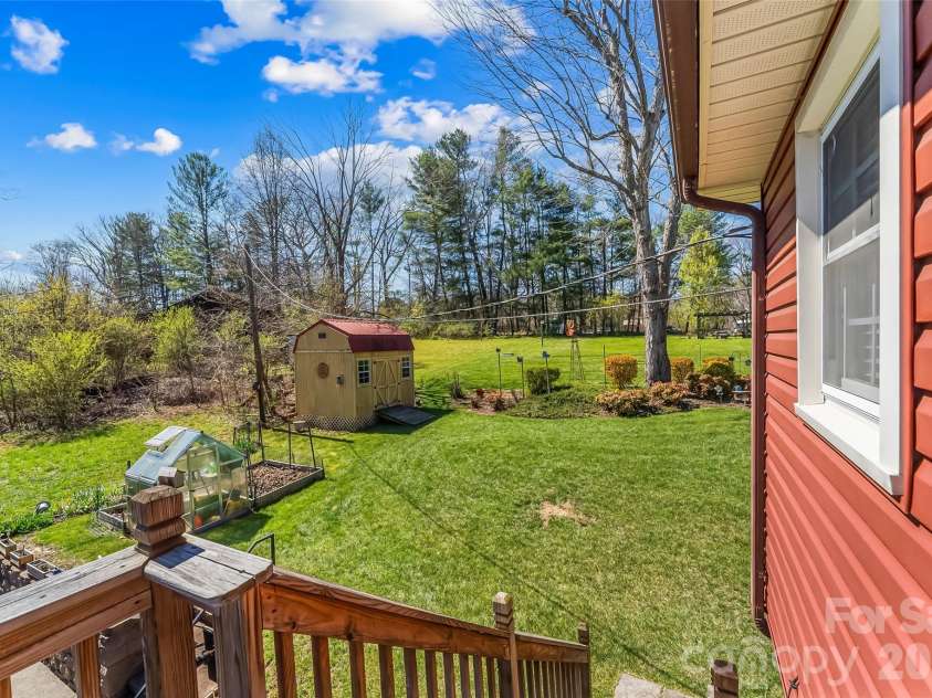 10 Woodmont Drive, Asheville, NC 28806.  MLS# CAR4361512, YatesRealty ID 13731. 