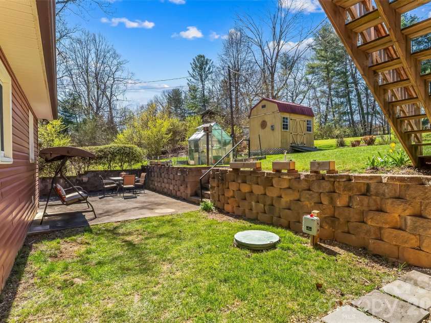 10 Woodmont Drive, Asheville, NC 28806.  MLS# CAR4361512, YatesRealty ID 13731. 