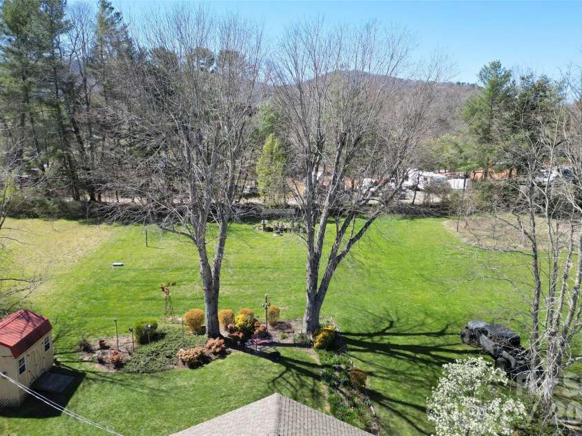 10 Woodmont Drive, Asheville, NC 28806.  MLS# CAR4361512, YatesRealty ID 13731. 