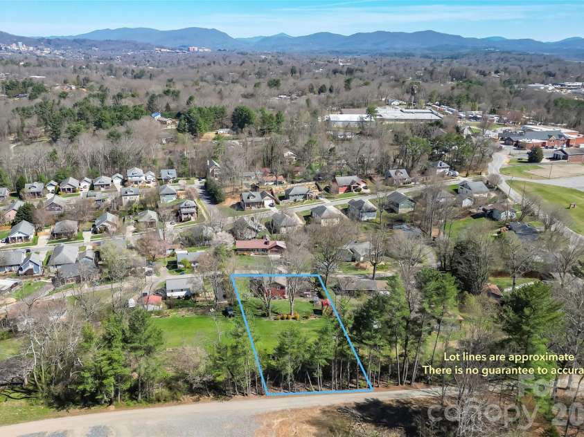 10 Woodmont Drive, Asheville, NC 28806.  MLS# CAR4361512, YatesRealty ID 13731. 