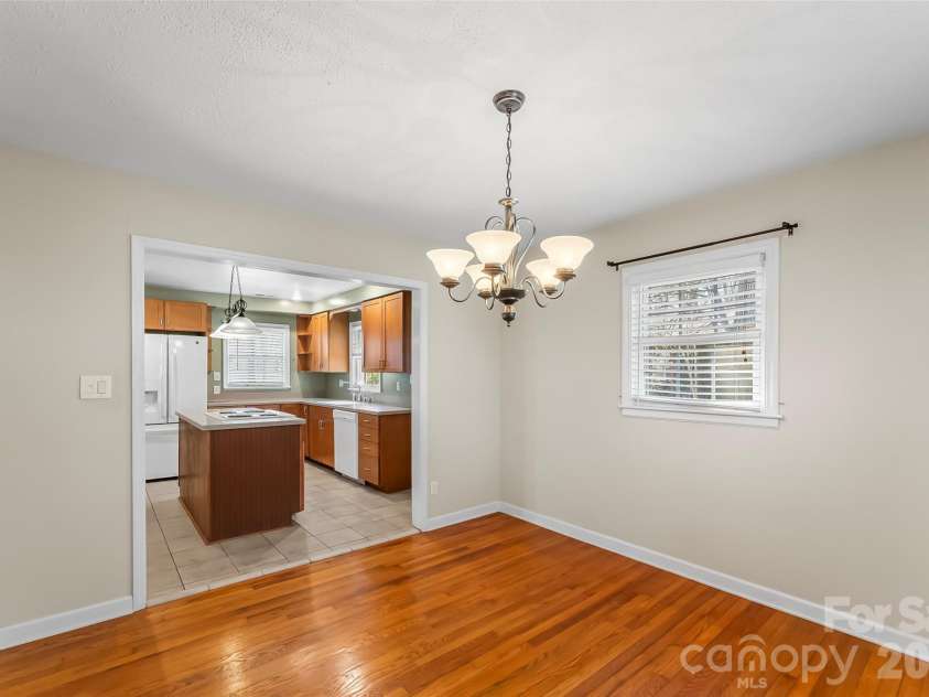 10 Woodmont Drive, Asheville, NC 28806.  MLS# CAR4361512, YatesRealty ID 13731. Dining Area