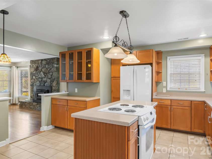 10 Woodmont Drive, Asheville, NC 28806.  MLS# CAR4361512, YatesRealty ID 13731. Kitchen on Main