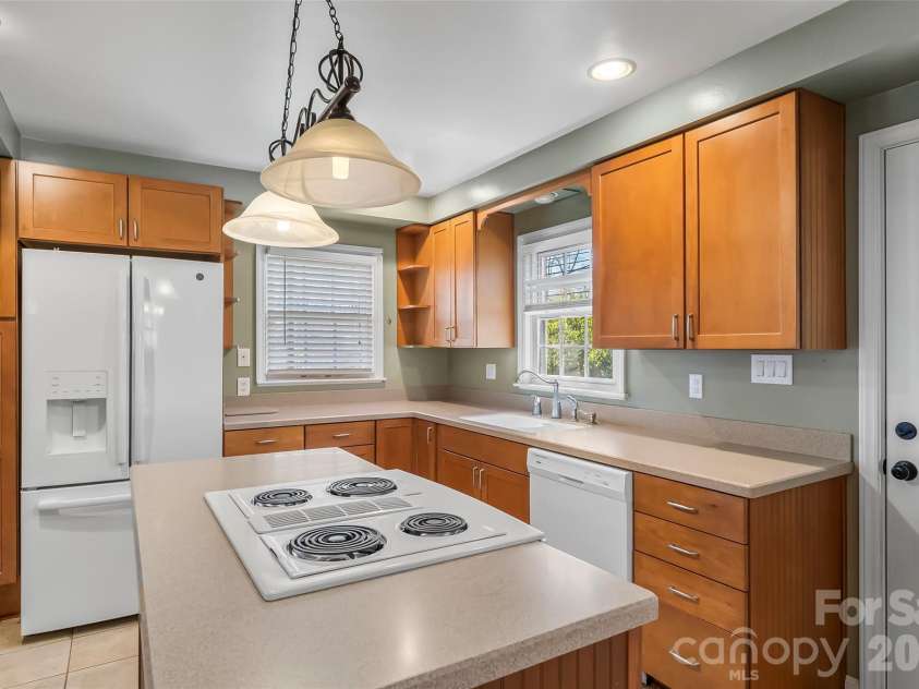 10 Woodmont Drive, Asheville, NC 28806.  MLS# CAR4361512, YatesRealty ID 13731. Kitchen on Main