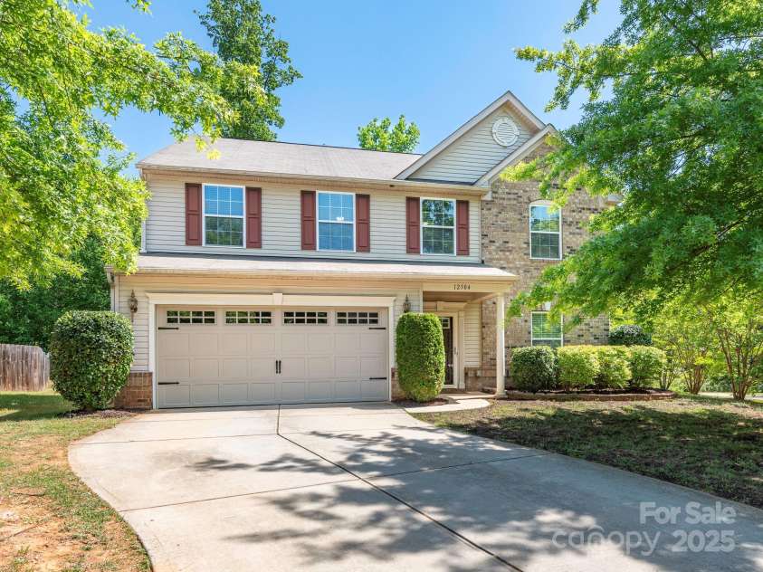 12304 Lookout Point Drive, Charlotte, NC 28269.  MLS# CAR4252258, YatesRealty ID 13731. Front Exterior