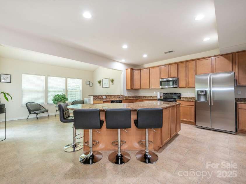 12304 Lookout Point Drive, Charlotte, NC 28269.  MLS# CAR4252258, YatesRealty ID 13731. Kitchen