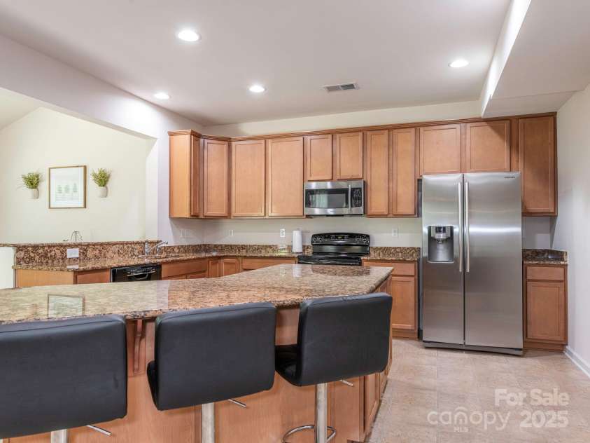 12304 Lookout Point Drive, Charlotte, NC 28269.  MLS# CAR4252258, YatesRealty ID 13731. Kitchen