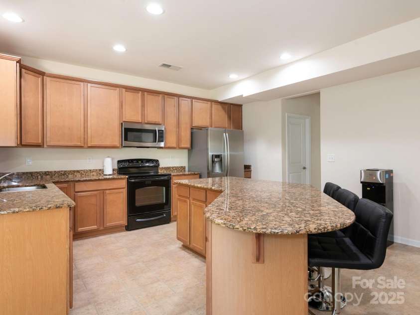 12304 Lookout Point Drive, Charlotte, NC 28269.  MLS# CAR4252258, YatesRealty ID 13731. Kitchen