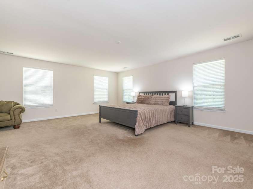 12304 Lookout Point Drive, Charlotte, NC 28269.  MLS# CAR4252258, YatesRealty ID 13731. Primary bedroom