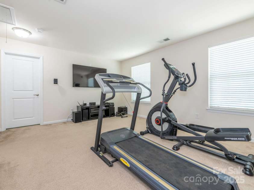 12304 Lookout Point Drive, Charlotte, NC 28269.  MLS# CAR4252258, YatesRealty ID 13731. Upstairs Loft