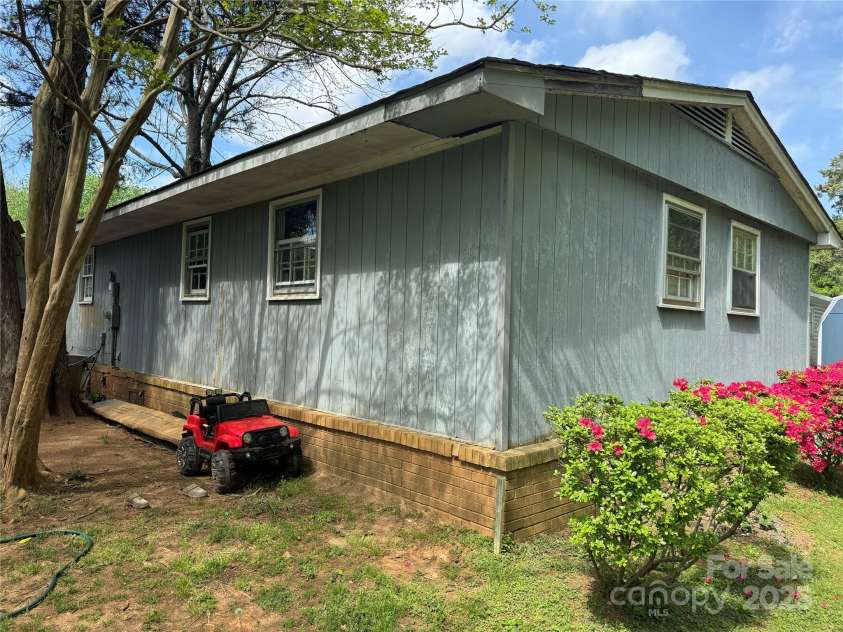 37 Cedarvilla Drive, Rock Hill, SC 29730.  MLS# CAR4215817, YatesRealty ID 13732. 