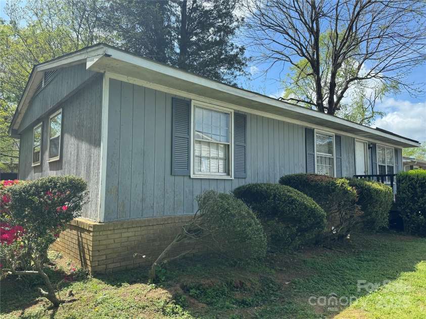 37 Cedarvilla Drive, Rock Hill, SC 29730.  MLS# CAR4215817, YatesRealty ID 13732. 