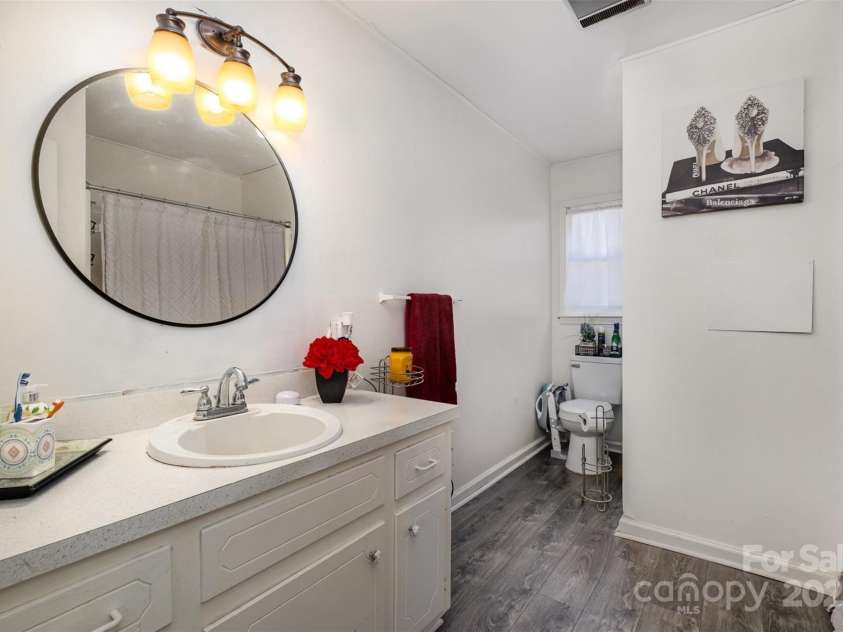 1241 Red River Road, Rock Hill, SC 29730.  MLS# CAR4217915, YatesRealty ID 13734. Bathroom 2