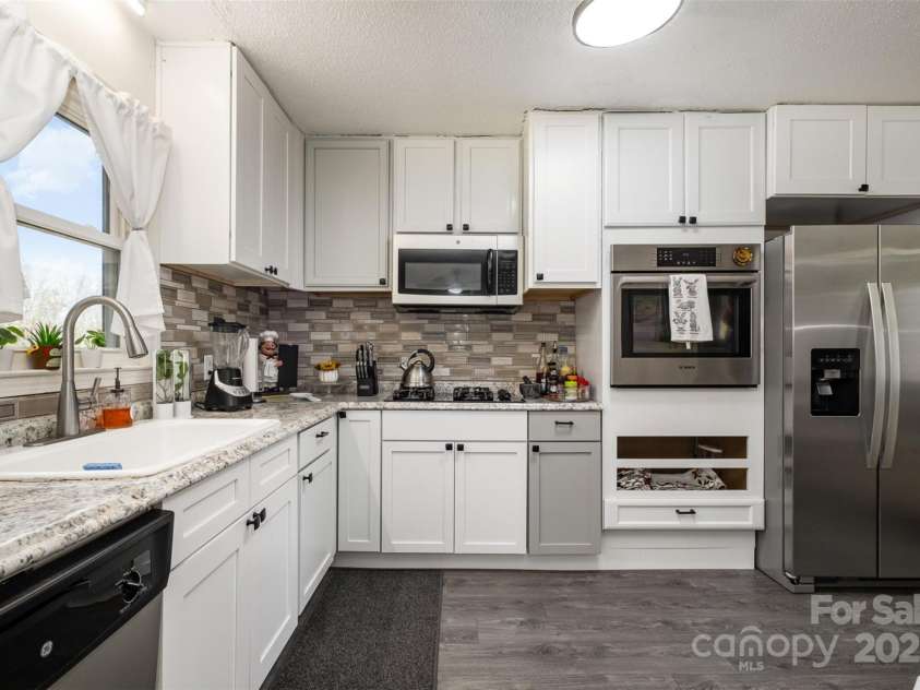 1241 Red River Road, Rock Hill, SC 29730.  MLS# CAR4217915, YatesRealty ID 13734. Kitchen