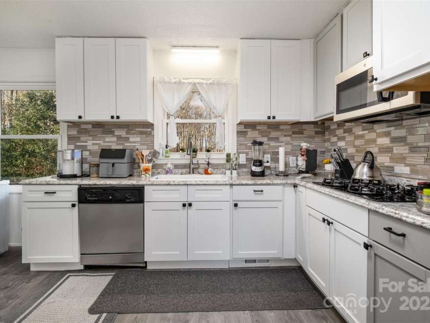 1241 Red River Road, Rock Hill, SC 29730.  MLS# CAR4217915, YatesRealty ID 13734. Kitchen