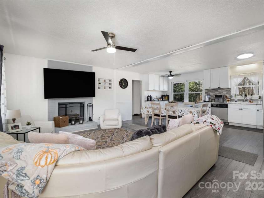 1241 Red River Road, Rock Hill, SC 29730.  MLS# CAR4217915, YatesRealty ID 13734. Living Room
